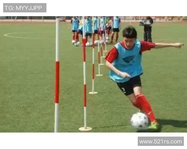 掌握足球运球技巧的全面教学视频助你提升球技与比赛表现